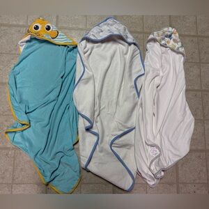 3 hooded towels